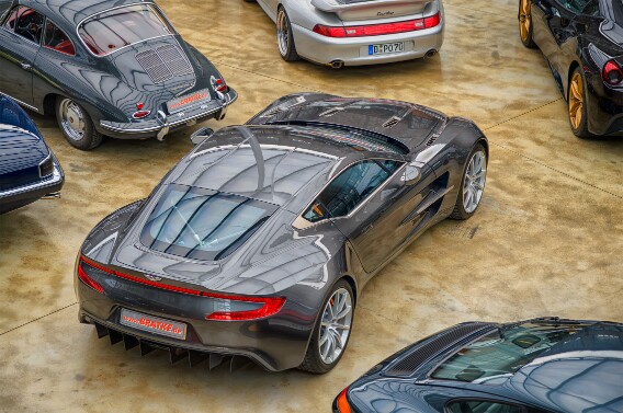 Aston Martin One 77 null