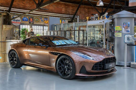 Aston Martin DB12 null