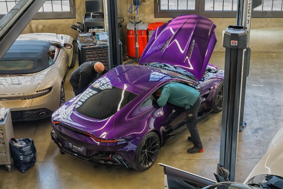 Aston Martin Vantage null